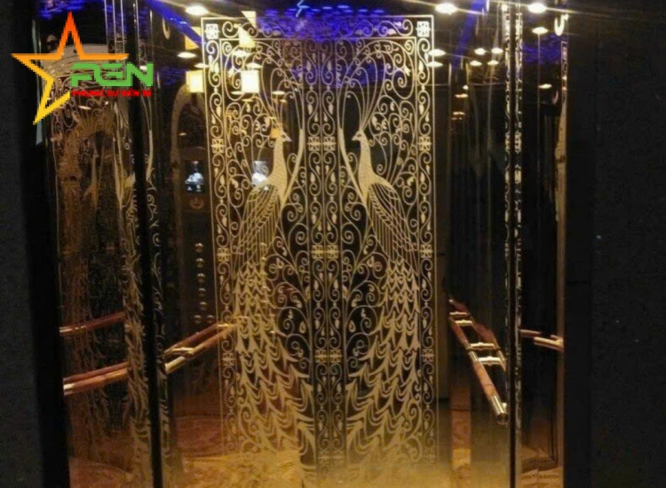 TẤM INOX HOA VĂN CON CÔNG VÀNG
