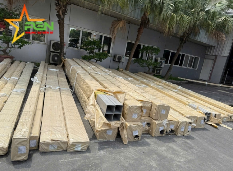 HỘP VUÔNG INOX 304/316 89.9 x 89.9 x 3.0MM