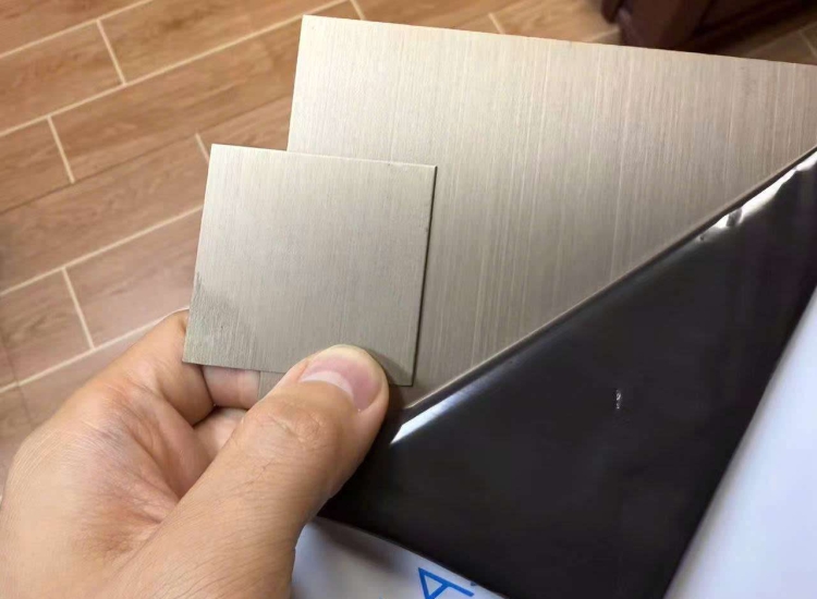 TẤM INOX XƯỚC HL MÀU GHI