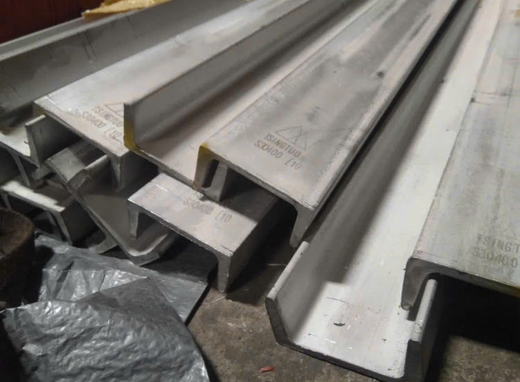 U ĐÚC INOX 304: 160 x 65 x 5.5 x 6 m