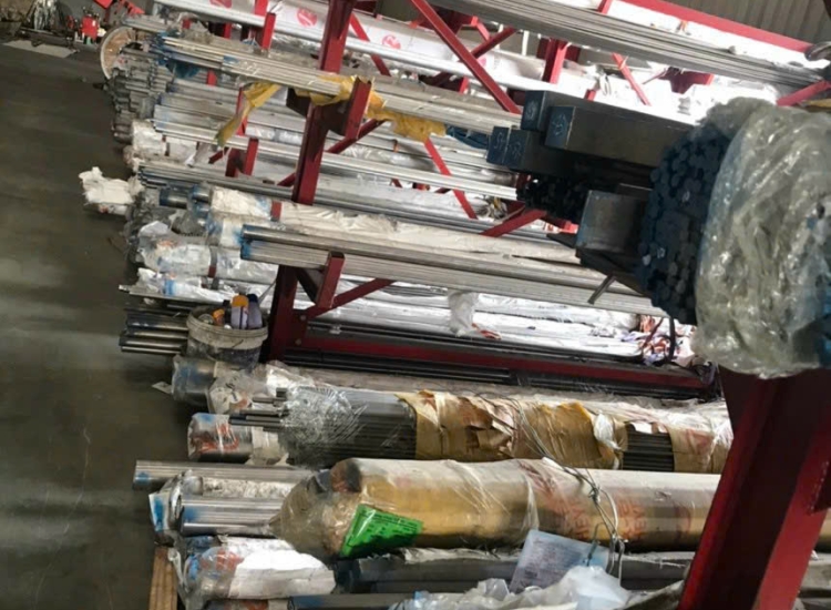 THANH LA ĐÚC 304 SỌC XƯỚC : 60 x 4.0 x 6000MM/HL- LẬP LÀ INOX - Stainless Steel Flat Bar