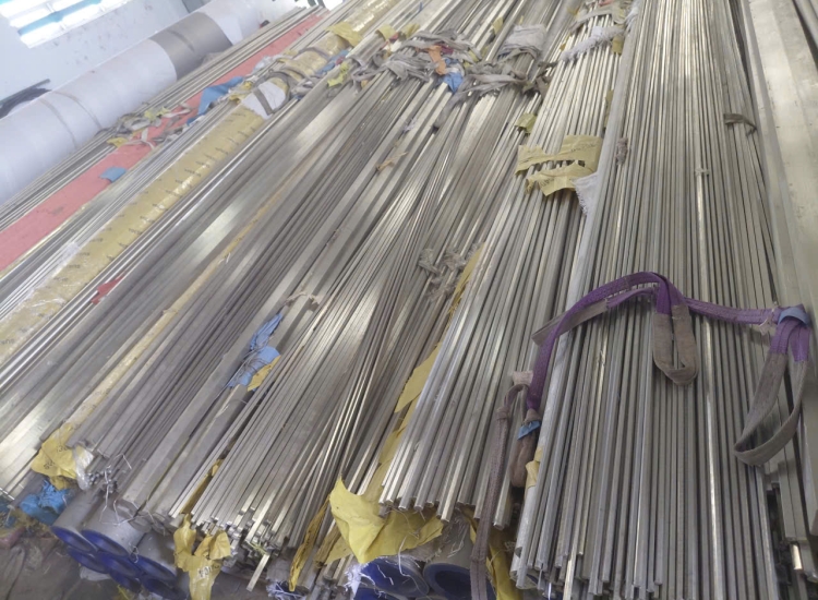 THANH LA ĐÚC 304 SỌC XƯỚC : 30 x 4.0 x 6000MM/HL- LẬP LÀ INOX/Stainless Steel Flat Bar