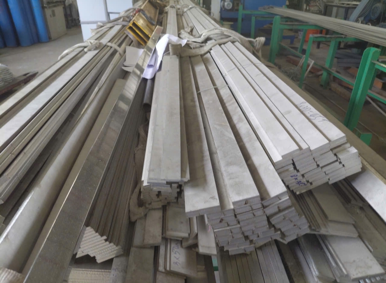 THANH LA ĐÚC 304 SỌC XƯỚC : 80 x 6.0 x 4000/6000MM/HL- LẬP LÀ INOX - Stainless Steel Bar Flat