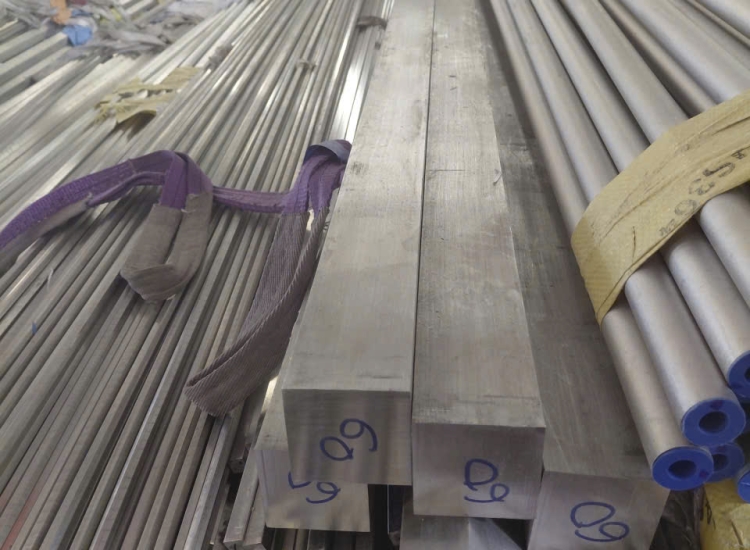 THANH LA ĐÚC 304 SỌC XƯỚC : 30 x 8.0 x 4000/6000MM/HL- LẬP LÀ INOX - Stainless Steel Flat Bar