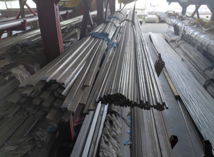 THANH LA ĐÚC 304 SỌC XƯỚC : 20 x 5.0 x 4000/6000MM/HL- LẬP LÀ INOX - Stainless Steel Flat Bar